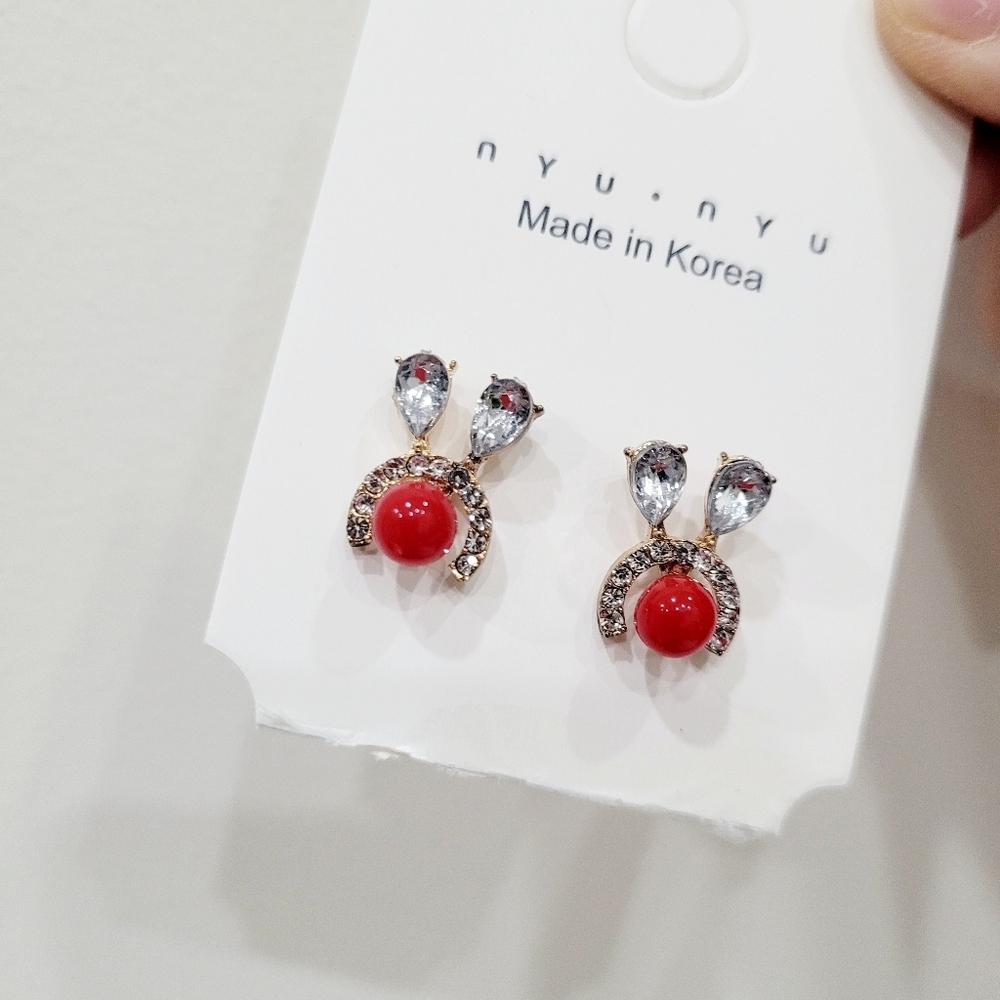 Brand New Gold Tone Red Stone Rhinestone Stud Earrings - Picture 2 of 6